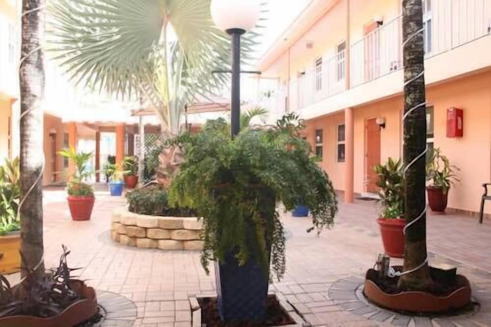 Lago Mar Motel and Apartments