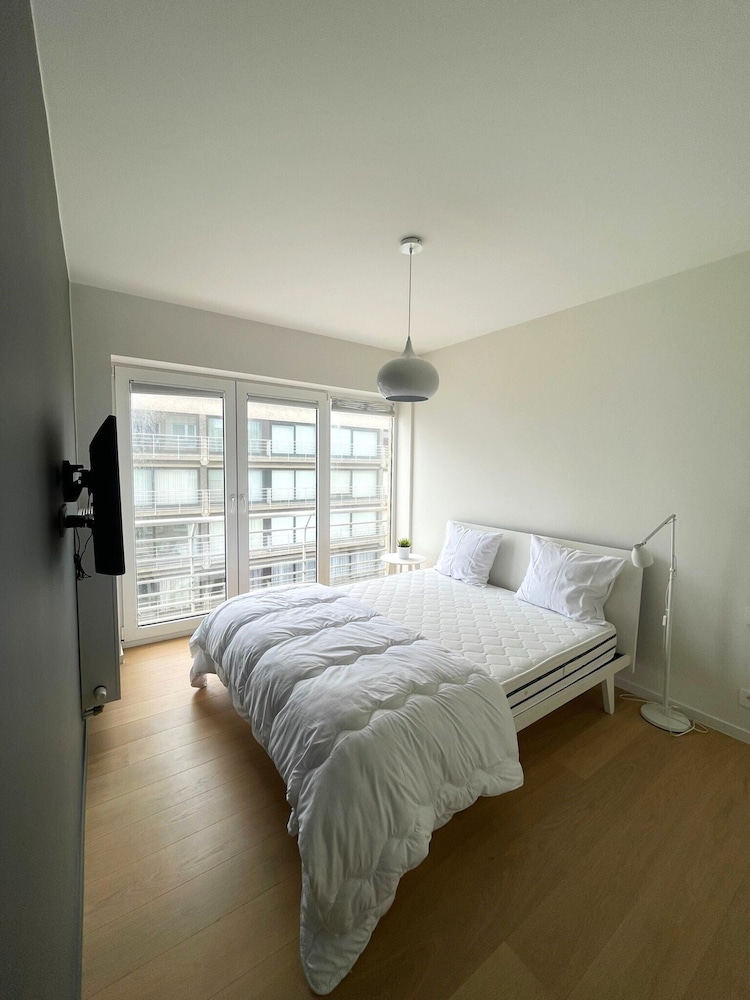 Apartment by Epernay Square With Sea View