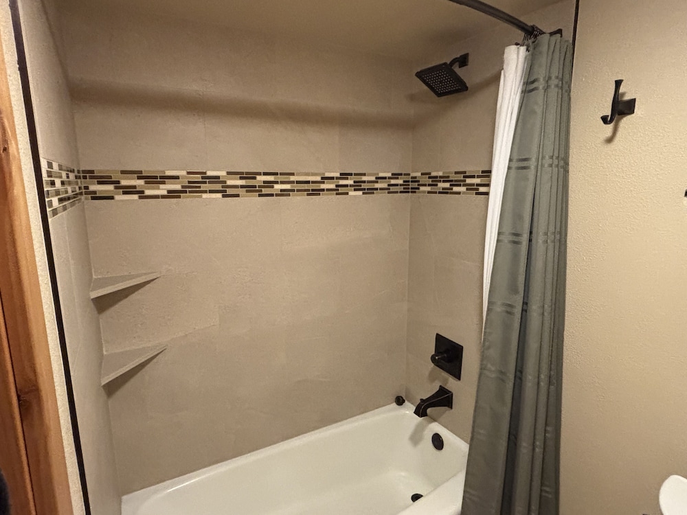 Quicksilver 1609 Premier 2-bedroom, ground floor 2 Condo