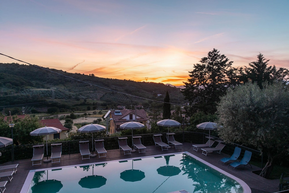 Bb La Mortella With Pool en Roccadaspide — recepcion & lobby