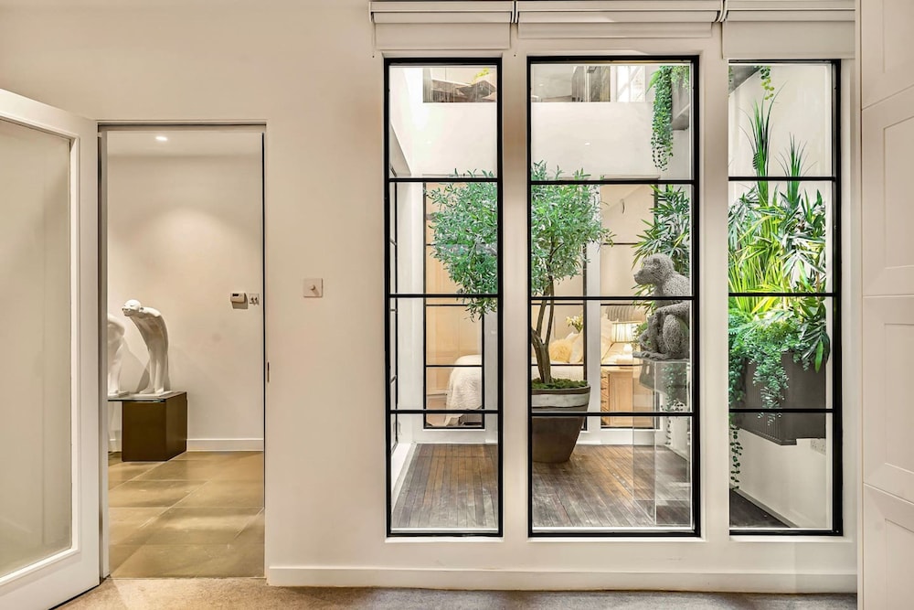 London Mews Home w Glass Atrium Terrace