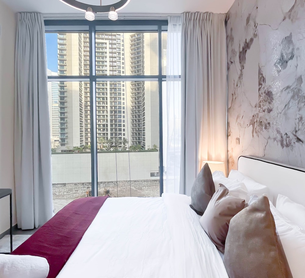 Luxury 2BR in Merano Tower Stunning City Views