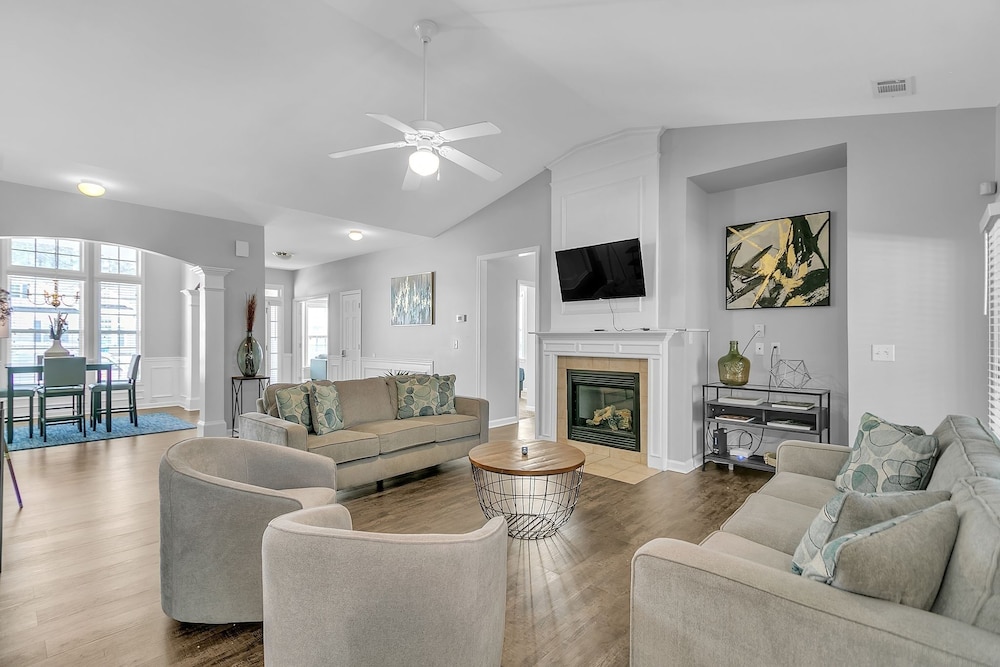 Spacious Family Retreat in Atlanta - Sleeps 10