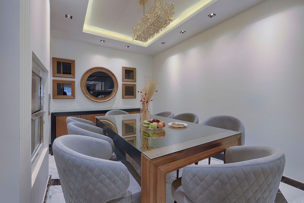 Vesta - Luxury Villa - 3BR - CFC II