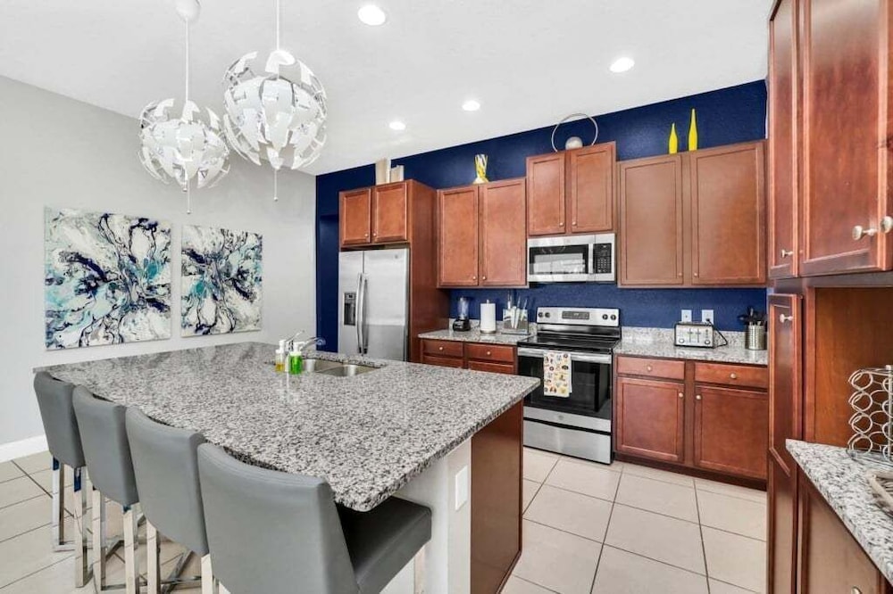5 Bed Multiple Bunks Perfect For Kids With Pool! 5 Bedroom Townhouse