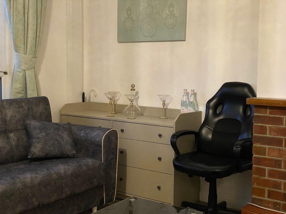 London Charm - 3 Bedroom House Near Canary Wharf