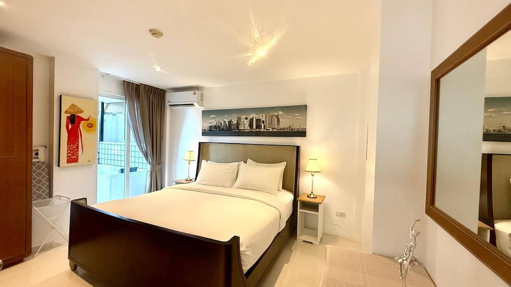 B11 Sunset Plaza Partial Seaview 1 Bedroom 1 Bathroom With Large Jaguzzi