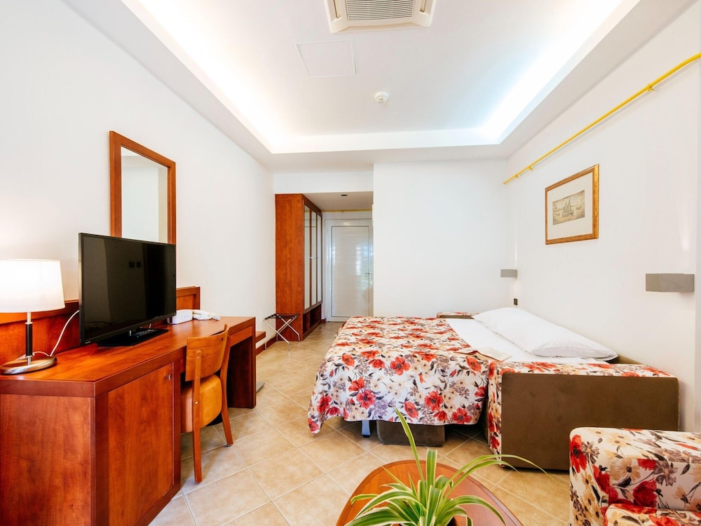 Apartments in Zaton Holiday Resort With Pool