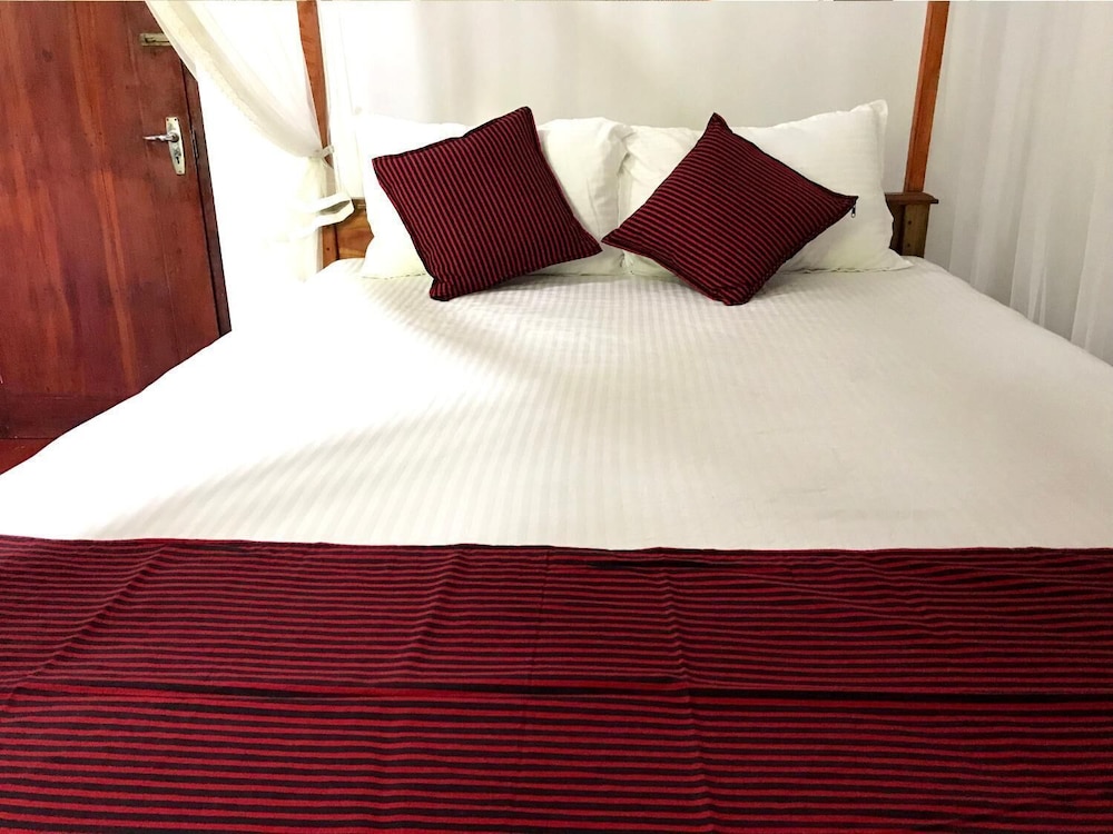 Damith Tourist Inn