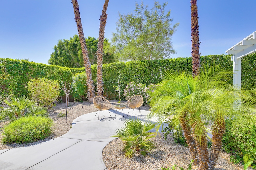 Mtn Views & Outdoor Oasis: Palm Springs Getaway