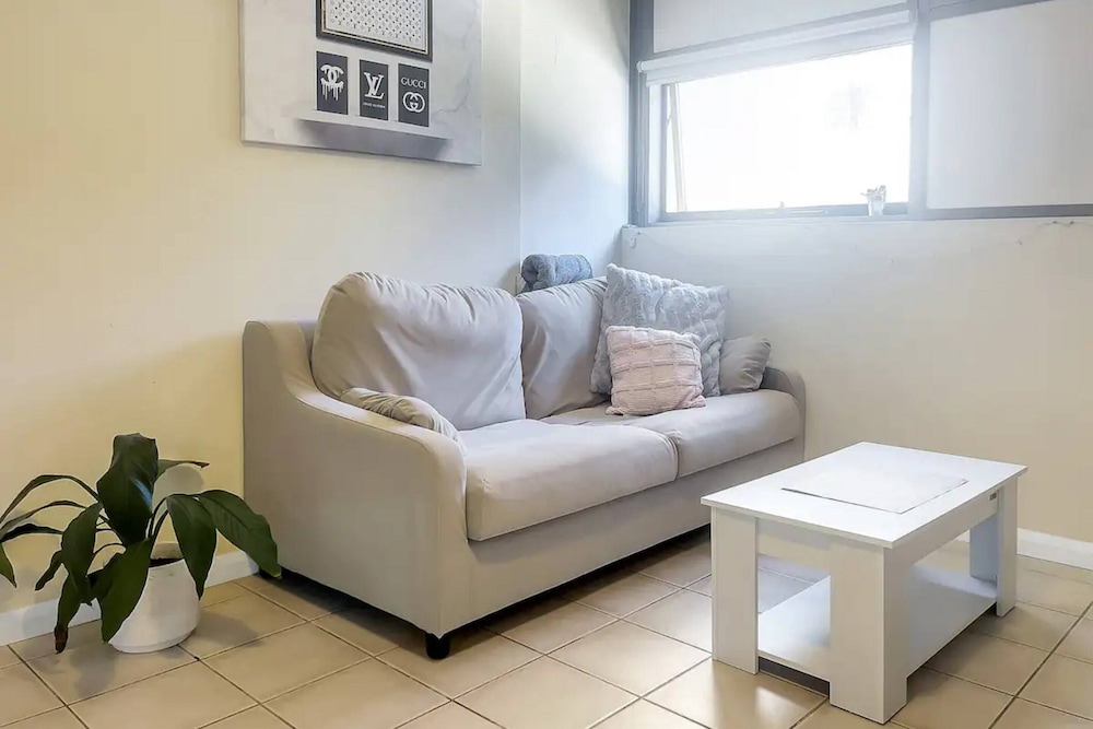 1BR Apartment Near Trendy Zetland