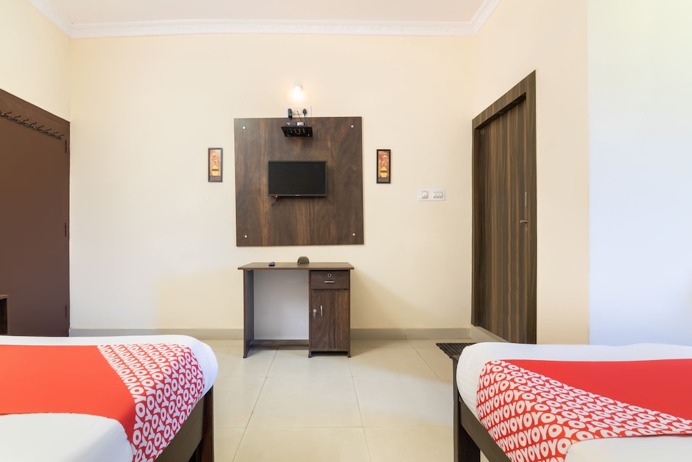 OYO 10523 Spandana Residency