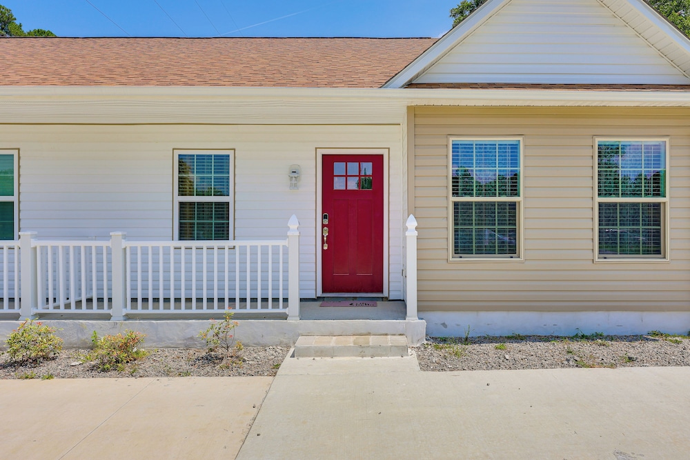 3 Mi to Brunswick Community College: Cozy Duplex! view 5