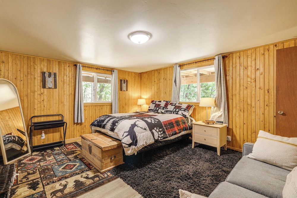 Community Lake Access: Peaceful Cabin in Sonora!