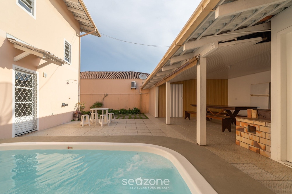 5BR Home w/ Pool in Penha Center Bsl190