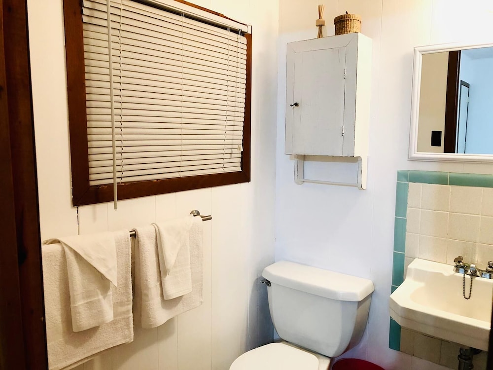 Lake Sparrow Guest House Inc