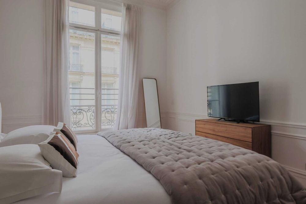 Spacious Apartment - 5br/12p - Chaillot