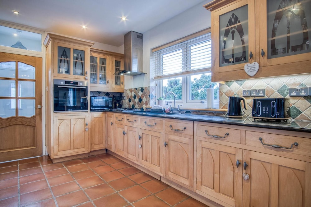 Little Glen - 3 Bedroom Holiday Home - Tenby