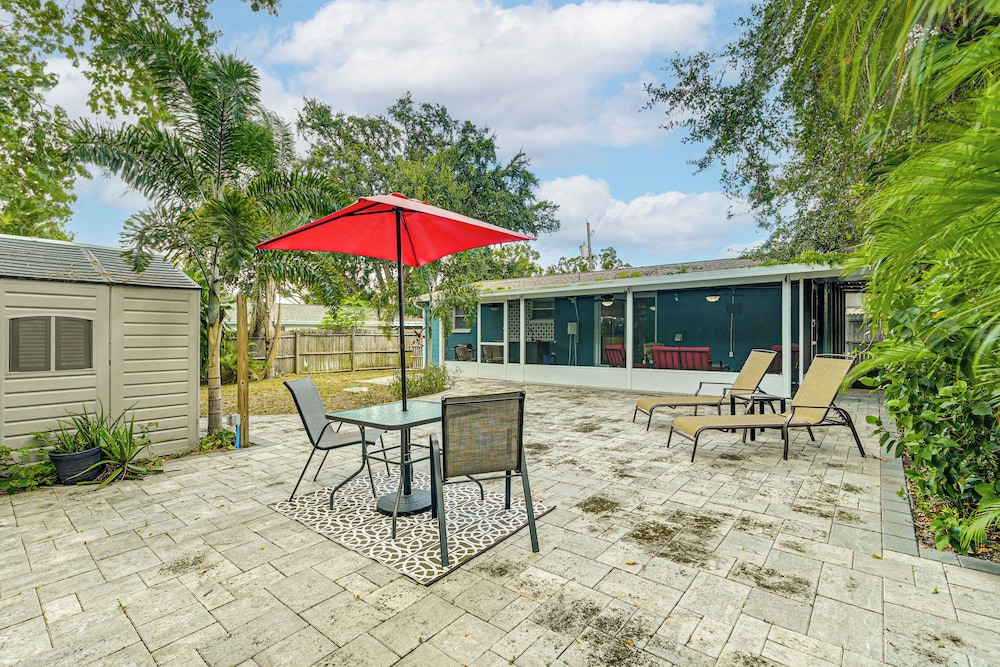 Home w/ Expansive Patio, 3 Mi to Busch Gardens!
