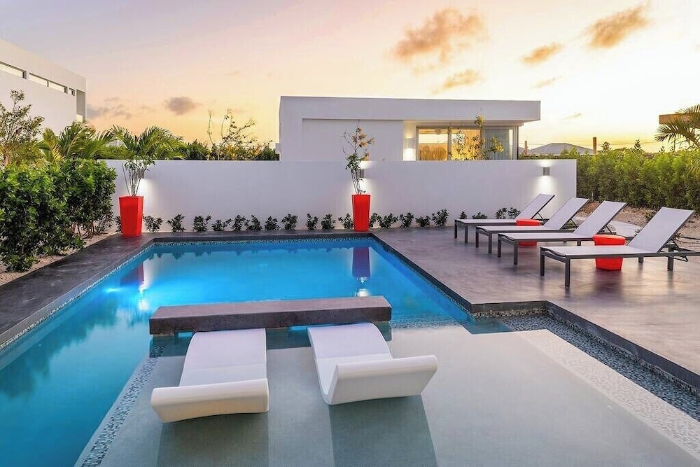 2bdr Oceanside Vacation Villa, Hotel Amenities v3