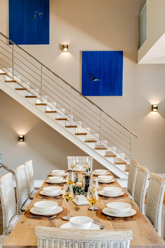 2bed Apt 5min Walk From Camps Bay Central Escape