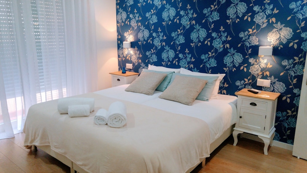 Lisbon Terrace Suites Apartment for Large Groups with Amazing Terrace
