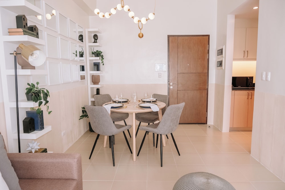 A Luxurious 1BR Apartment