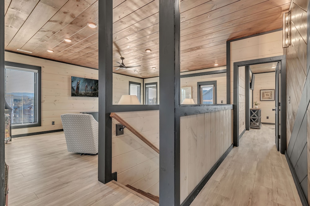 Cozy Cub Luxury Cabin Pigeon Forge