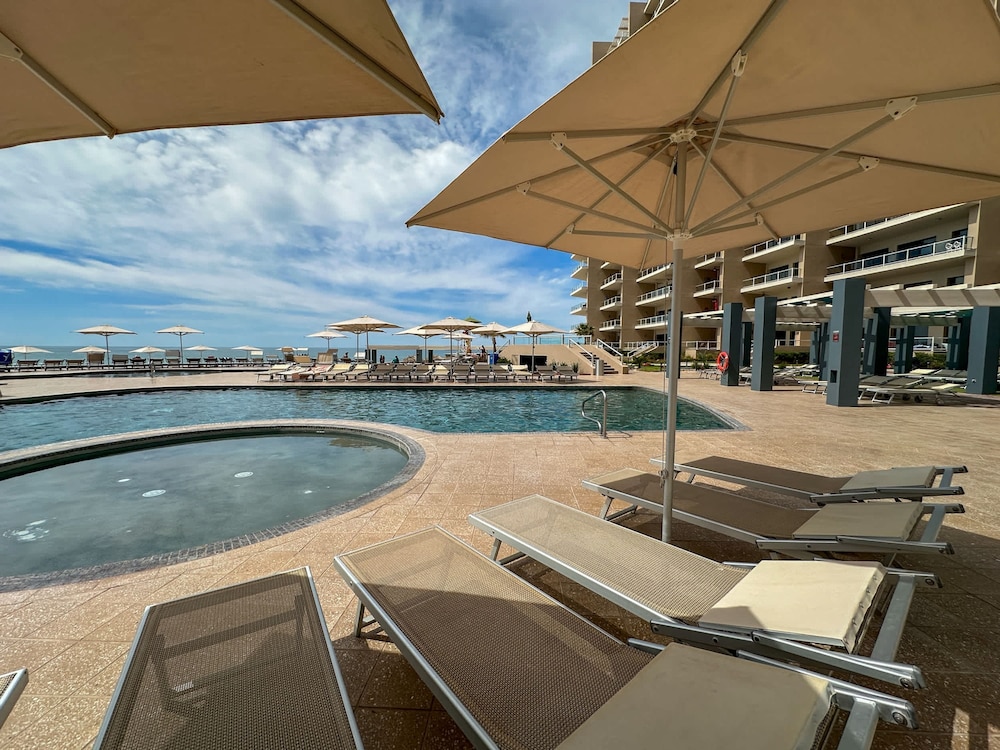 3BR Ground Floor Condo With Direct Pool Access