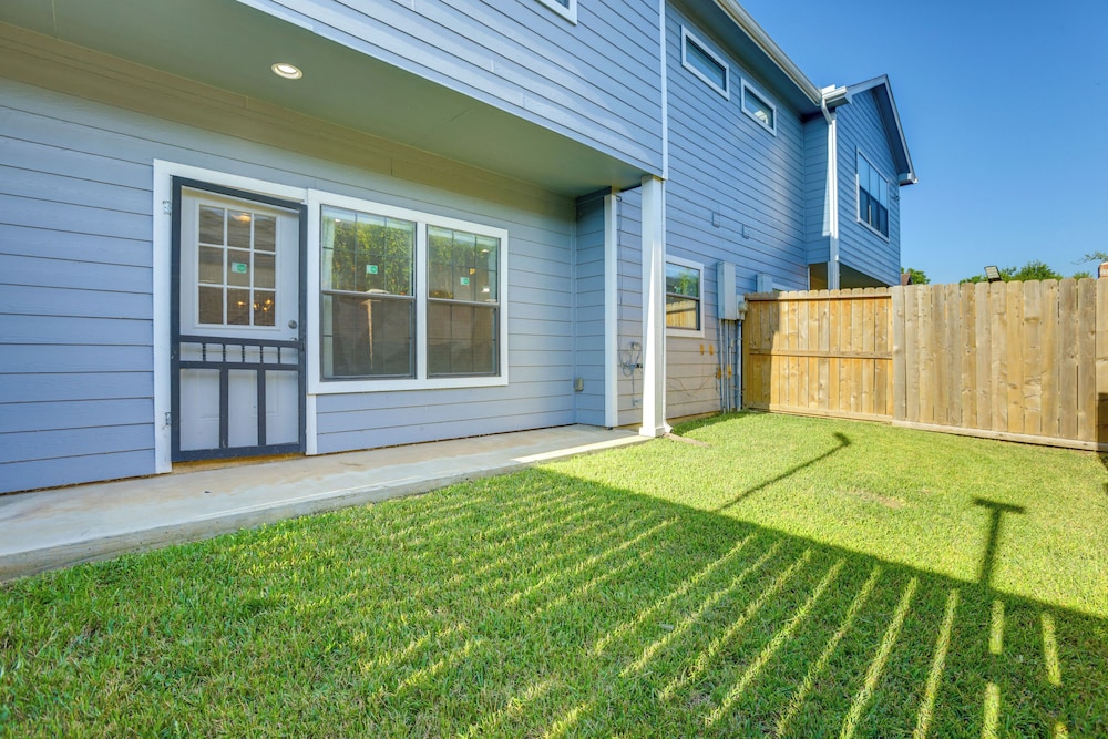 Pet-friendly Duplex Unit in Southwest Houston