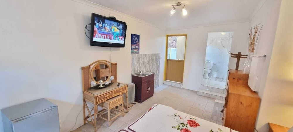 Neo & ruks guest house Boston
