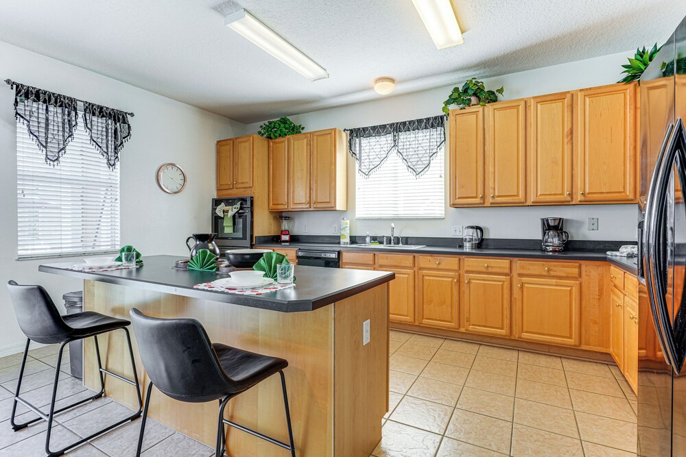 Near Disney & Golf: Pet-friendly Davenport Home!