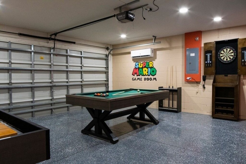 Super Mario Hideaway - Pool, Spa, Game Room Fun! 4 Bedroom Villa