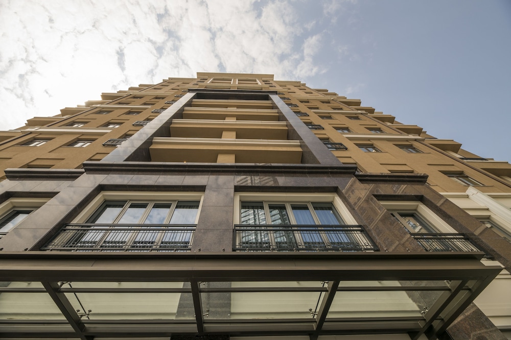 Ist flats Serviced Apartments - EMAAR SQ