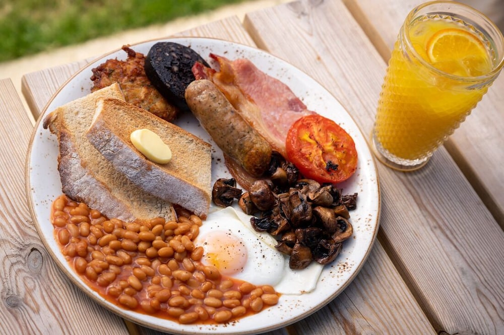 Wheatsheaf Hotel - Virginia Water by Chef and Brewer Collection