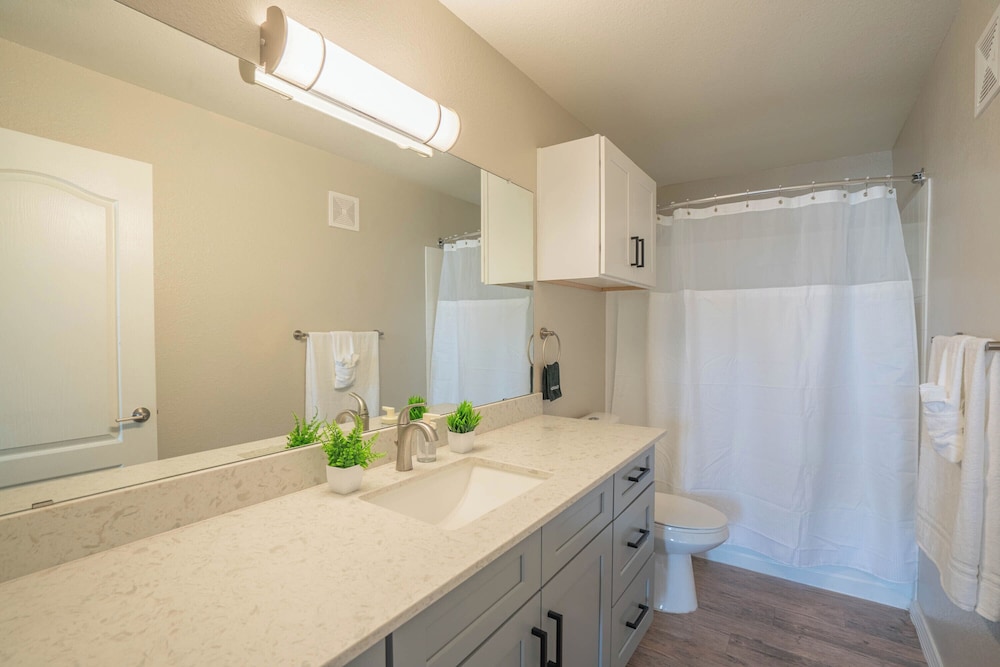 ROVE LIVING/KB - Lex on Central