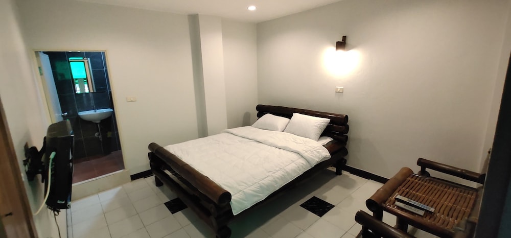 Photo 6