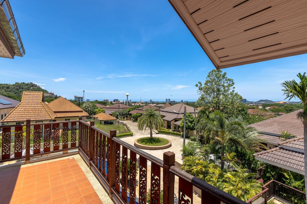 5 Bedroom Pool Villa Close To Town H5 view 5