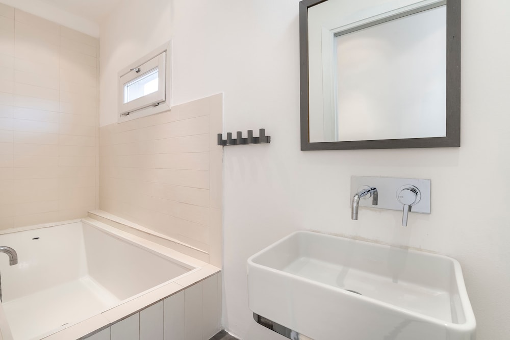 Laura 10 in Firenze With 1 Bedrooms and 1 Bathrooms