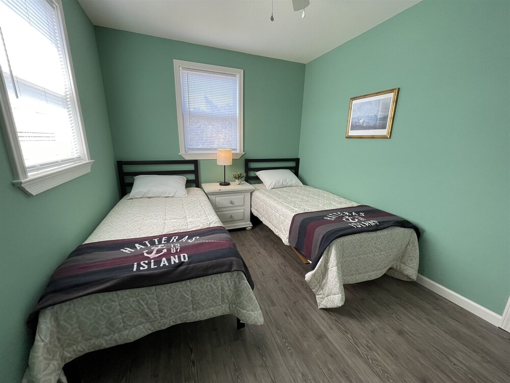 Sunfish Cove 2 Bedroom Cottage by RedAwning view 4