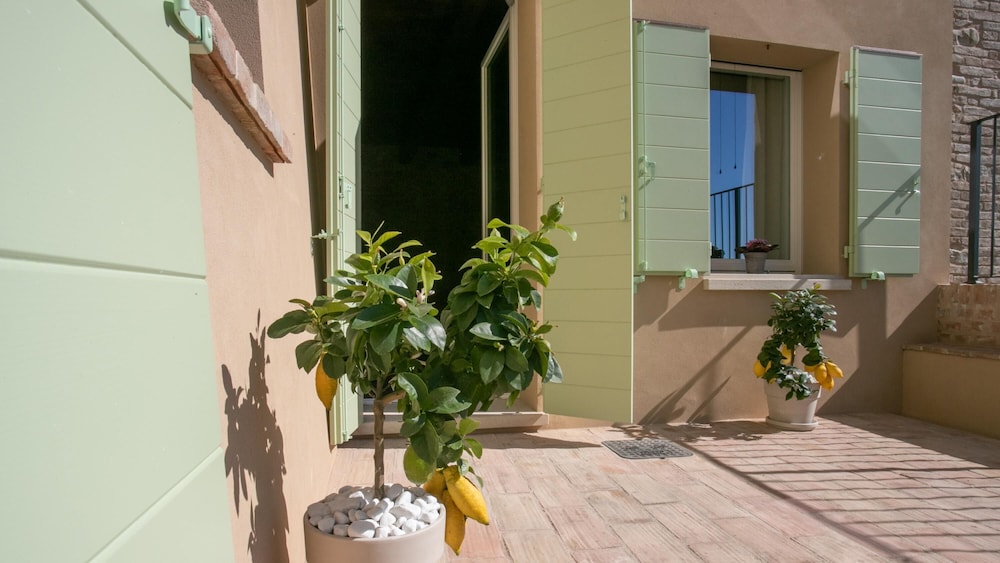 Casa Marleon 8 2 Emma Villas view 4