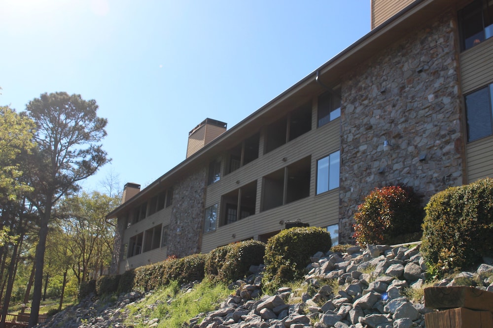 Hotel The Wharf Resort - Image 1