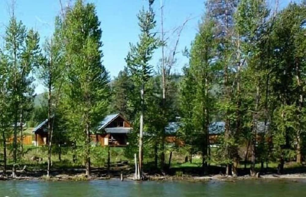 Methow River Lodge & Cabins