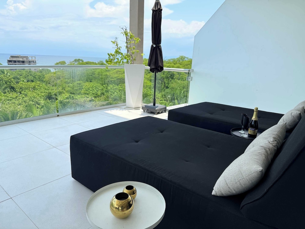 Luxury 2BR Bolongo Ocean View Private Beach
