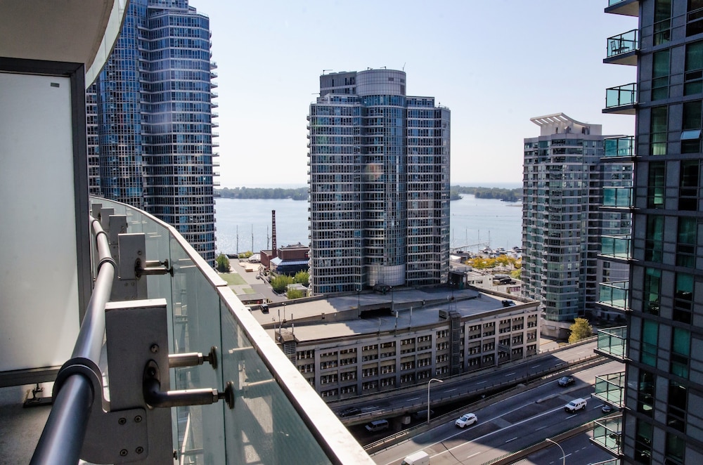Royal Stays Condominiums - Downtown