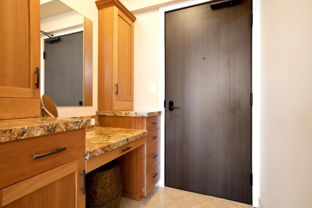 Whaler 3 Free Rental Cars KBM Resorts Ocean View 2-bedroom Unit At The Whaler Resort 3 Units, 4 Bedrooms WH Ml-1592
