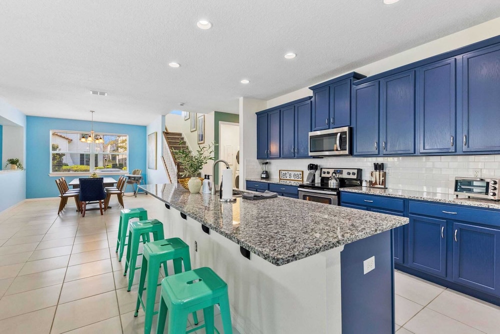 Minutes to Disney Parks + Universal Sleeps 21 w/ Pool, Hot Tub, Game Room
