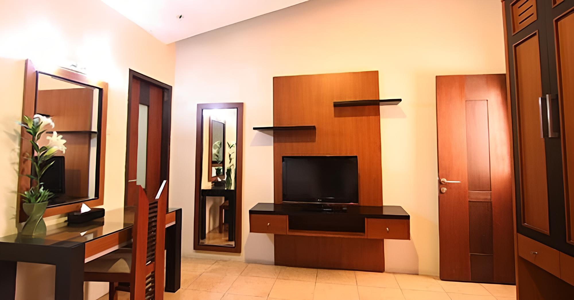 Grand Ussu Hotel & Convention