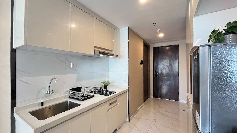 Spacious And Stylish 3Br At Sky House Bsd Apartment