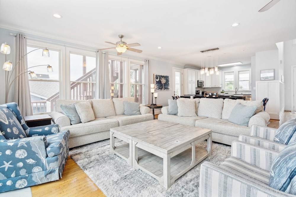 Oceanfront w/ Pool, Panoramic Deck Views, 5bdr Folly Ocean Breeze by Avantstay
